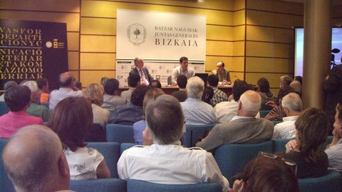 Argazkia: Venezuelako gaztee belaunaldi berria errealidade ezberdinen arteko zubiak eraiki daikez.