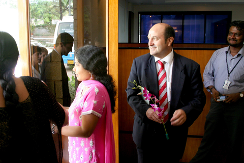 Foto: Comienzo de la visita a los laboratorios Sami Labs