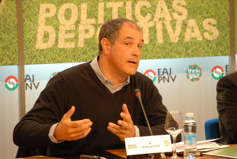 Argazkia: Andoni Zubizarretaren hitzaldia , itaunak