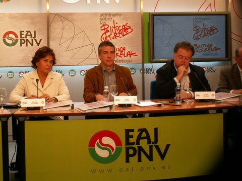 Argazkia: Hizlarien mahaia