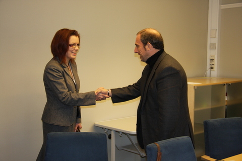 Foto: Jon Sanchez en la presentaci�n de la reuni�n de pol�tica juvenil.