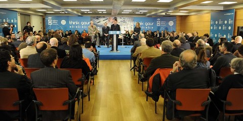 Argazkia:  Kultura arte eta euskararen munduko  euskal sortzaileekin antolatutako topaketaren partaideak 