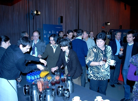 Argazkia: Topaketaren ostean  jaki  berritzaileen dastapena eskaini zen  bertaratutako guztiei  