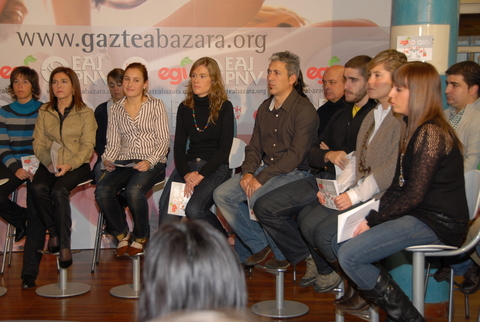 Foto: El grupo de participantes del acto de cierre de la campa�a 