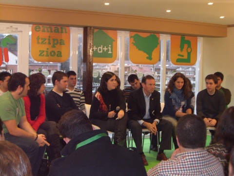 Argazkia: Jone Berriozabal irekiera ekitaldia dinamizatu zuen