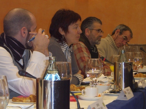 Argazkia: Aldarte, Gehitu, EHGAM eta Hegoak elkarteen ordezkariek ekarpenak egin zituzten.