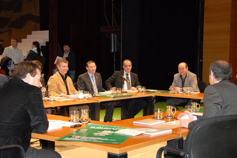 Argazkia: EBBKo ordezkariak aurkezpenaren une batetan 