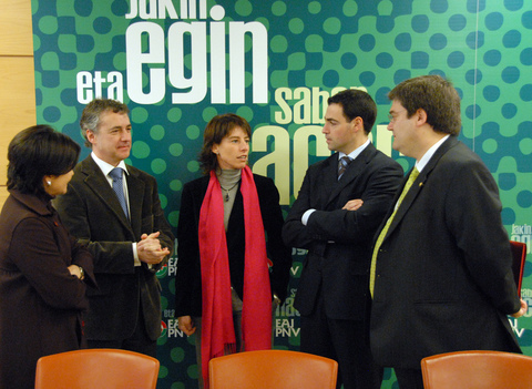 Argazkia: I�igo  Urkullu eta arlo koordinatzaileak prentsari ondorioak aurkezten dizkiete