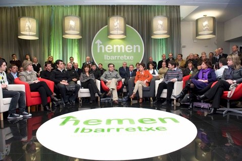 Argazkia: Euskal gizarteko pertsona adierazgarriek parte hartu eben